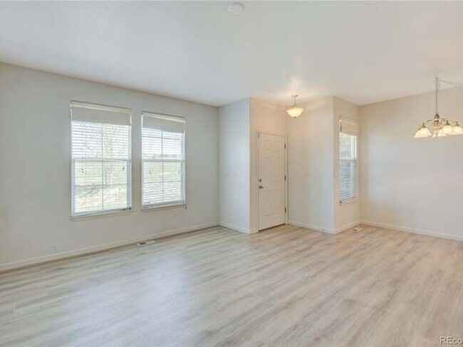 Building Photo - 3 Bedroom Townhome in Monument