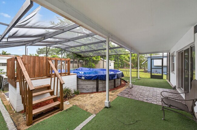 Building Photo - 6219 SW 20th Ct