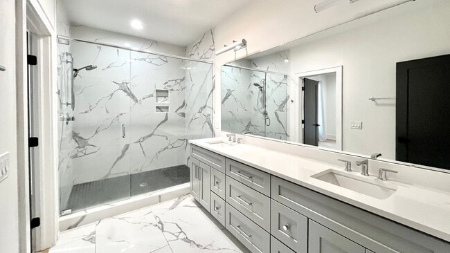 Building Photo - 610 West Blvd