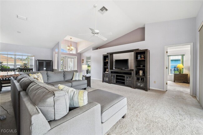 Building Photo - 210 SW 37th Terrace