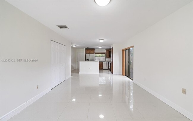 Building Photo - 11000 SW 112th Ave