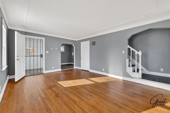 Building Photo - $1200 2 bedroom