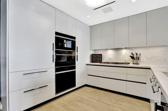 Building Photo - 1116 N Ocean Blvd