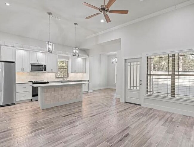 Building Photo - 16 Justin Ct