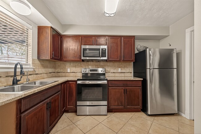 Building Photo - 1407 Somercotes Ln