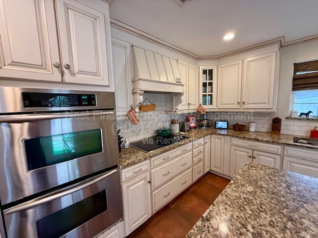 Building Photo - 7104 Catalonia Ave