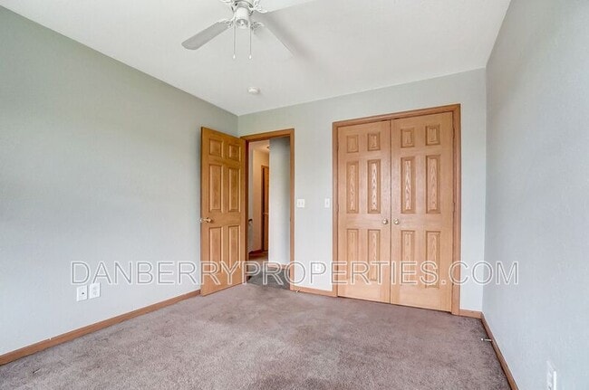 Building Photo - 1115 N Byrne Rd