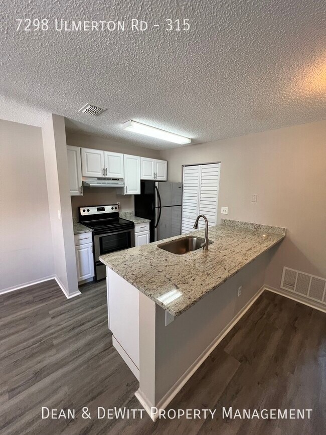 Building Photo - Updated 1/1 Condo - Pool, Pond, Parking