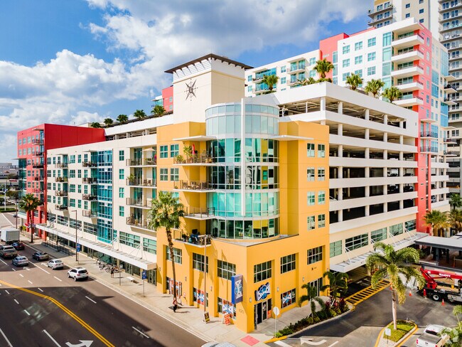 Building Photo - 1208 E Kennedy Blvd