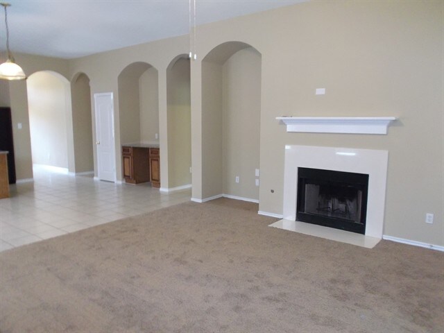 Building Photo - 1835 Manor Dr