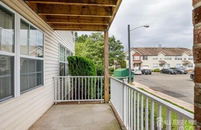 Building Photo - 340 Bowler Ct