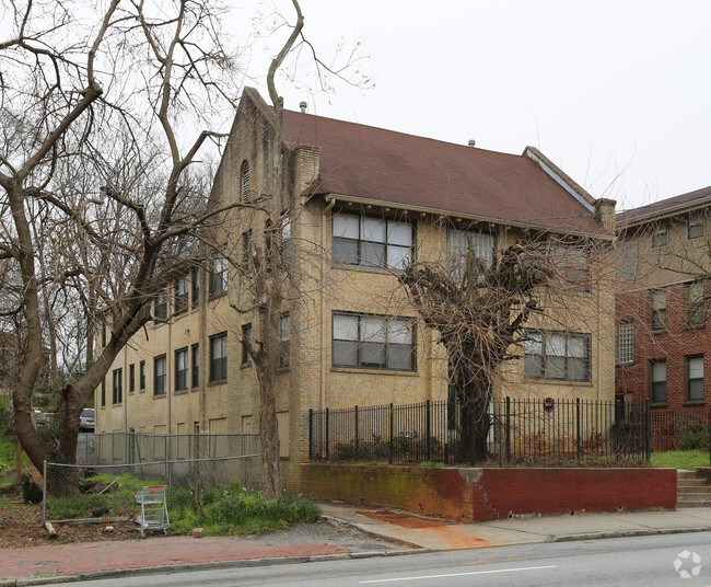 Primary Photo - 657 NE Boulevard