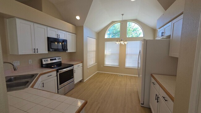 Building Photo - 1329 Nutwood Dr