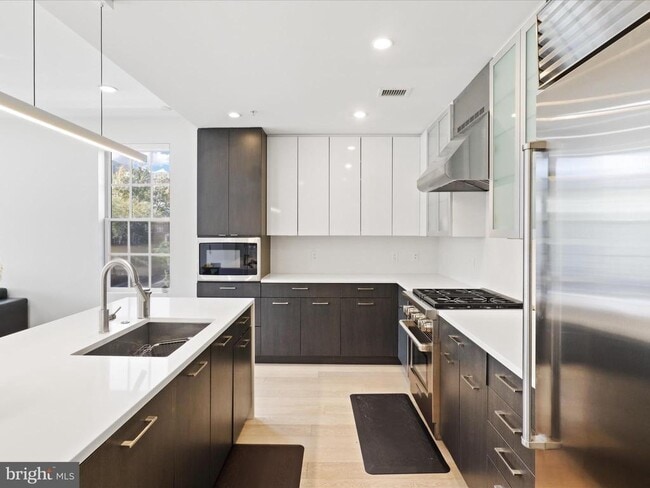 Building Photo - 1701 16th St N