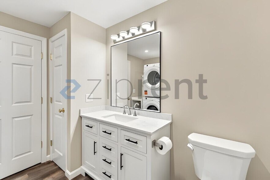 Building Photo - Unit