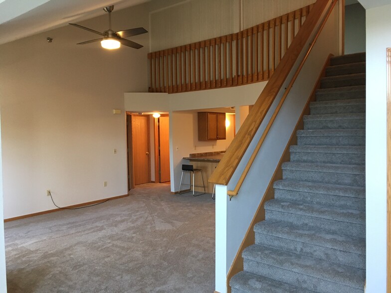 Living room and private loft bedroom - 135 W Oak Leaf Dr