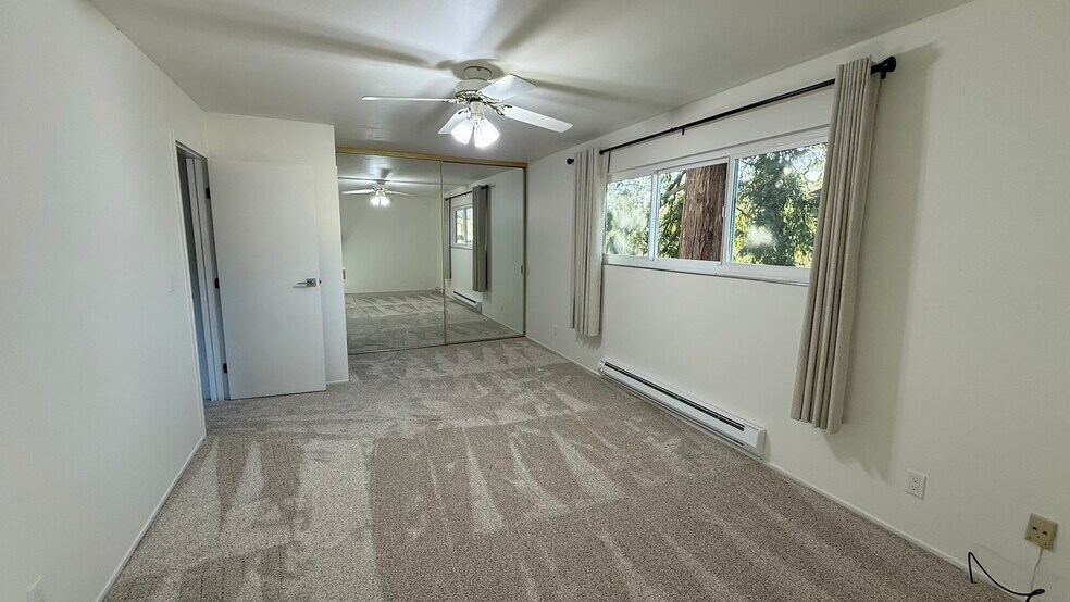 Extra large master bedroom - 88 Flynn Ave