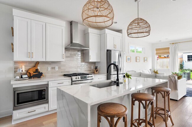 Building Photo - Stylish East Nashville Home with Open Layo...