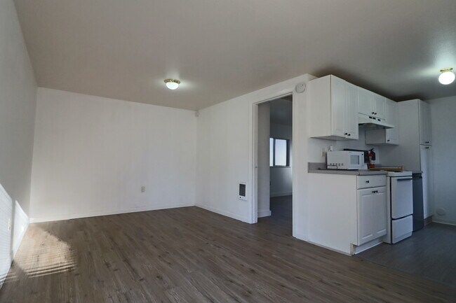 Building Photo - 2344 Trenton Ave