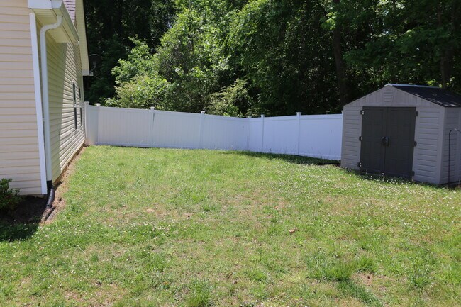 Building Photo - 1198 Stone Gate Cir NW