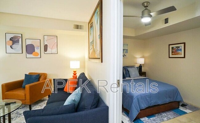 Building Photo - 5301 E Waverly Dr