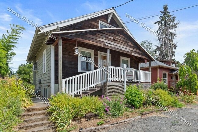 Building Photo - Pet Friendly 4 bedroom 2 bathroom home located blocks from University of Portland!