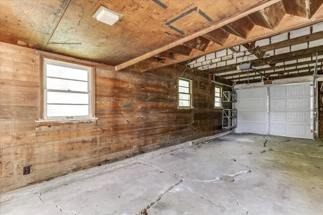 Building Photo - 1821 S Grove St