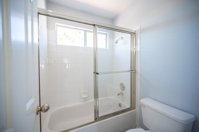 Building Photo - 8420 Bay Crest Dr