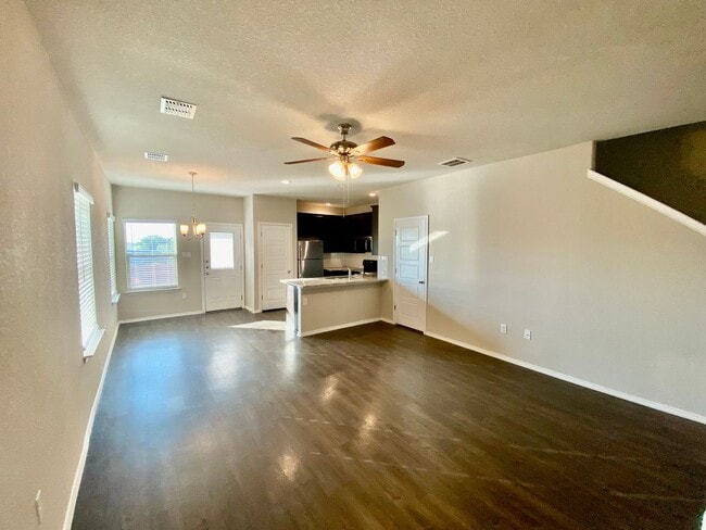 Building Photo - Luxury Townhome in New Braunfels