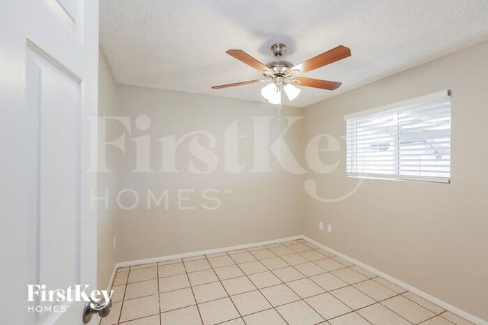 Building Photo - 4747 E Saint Catherine Ave