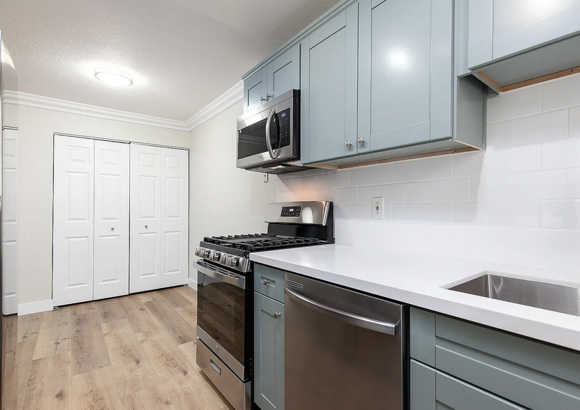 Building Photo - 4779 Seminole Dr