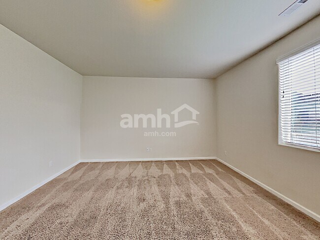 Building Photo - 1760 Chinook Ave