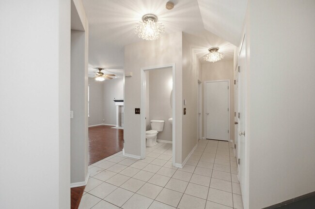 Building Photo - 512 Normandy Ln