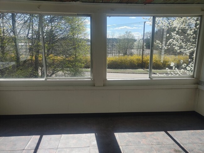 Building Photo - 65 Curve St