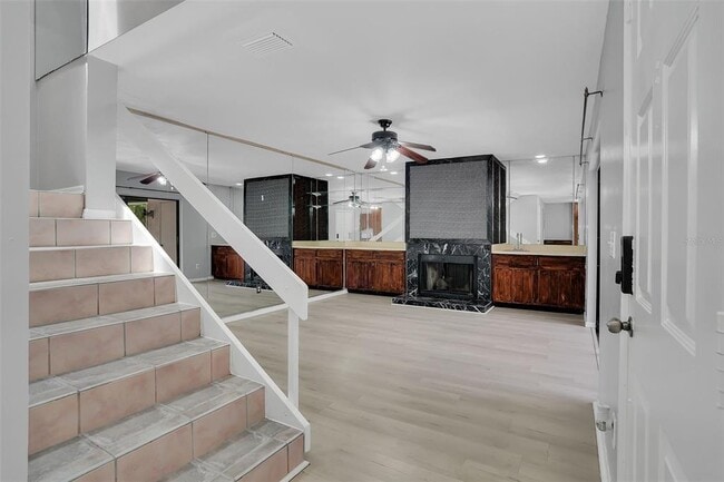 Building Photo - 15217 W Pond Woods Dr