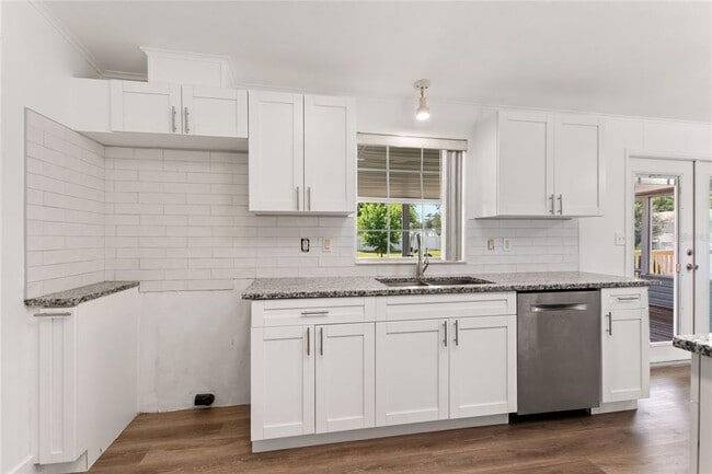 Building Photo - 486 Lindsey Dr