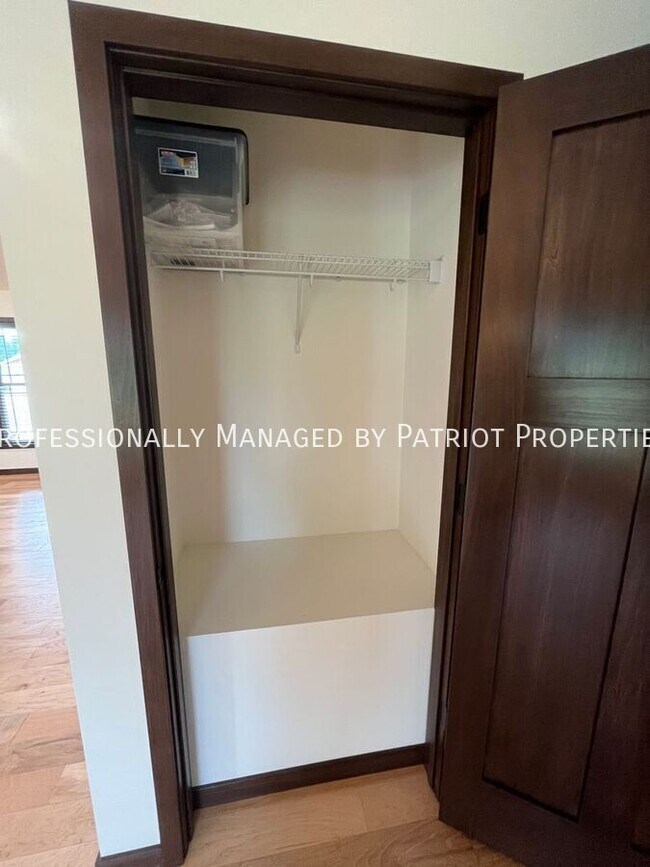 Building Photo - 245 Alyssa St