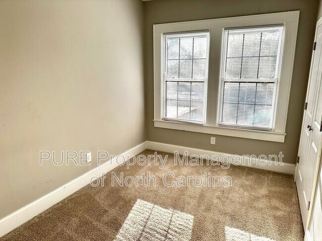 Building Photo - 708 Union St S