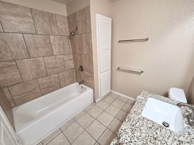Building Photo - Charming 3-Bed, 2-Bath Country Home in Kem...