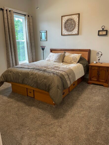 Bedroom with queen sleep number air bed with storage drawers in bedframe - 579 Bella Vista Dr