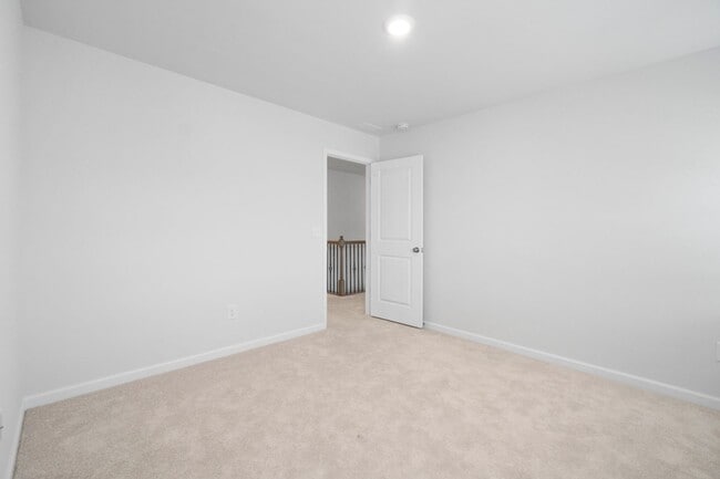 Building Photo - This Beautiful 4 Bedrooms, 2.5 Bathrooms i...