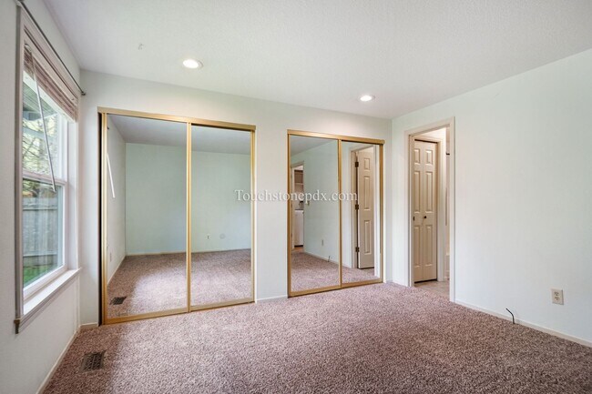 Building Photo - Move in by June 15 and get 2 weeks FREE! Charming Beaverton Home with Fireplace, Deck, and Attach...