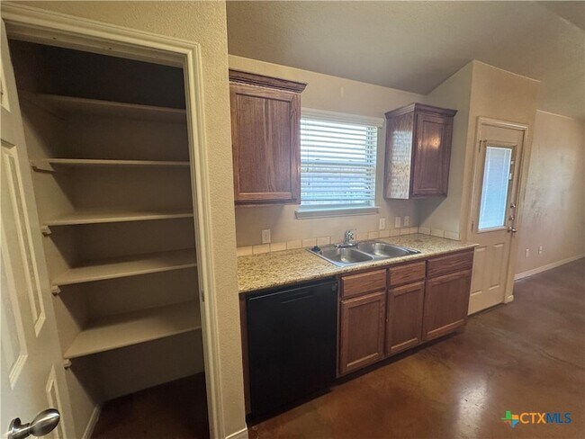 Building Photo - 1523 Aztec Trce