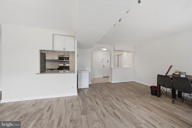 Building Photo - 5340 Holmes Run Pkwy