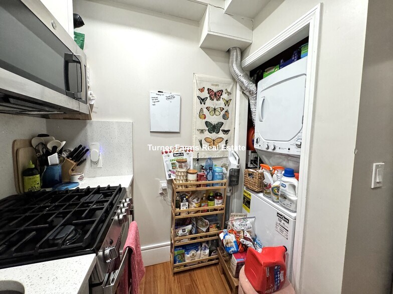 Building Photo - 91 Hudson St