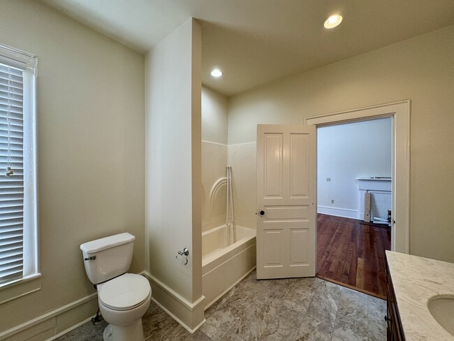 Building Photo - 506 Mayes Ave