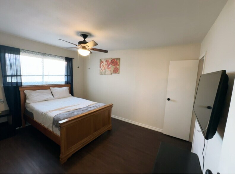 Building Photo - 900 Shady Creek Ln