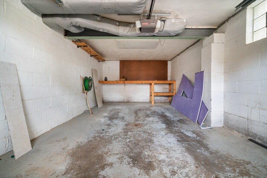 Building Photo - 235 McKinley St