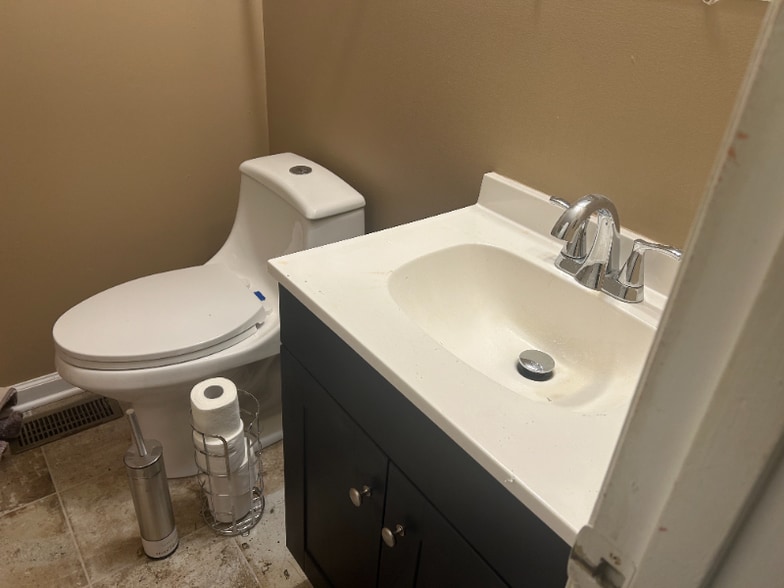 Building Photo - 6125 Bushmills St