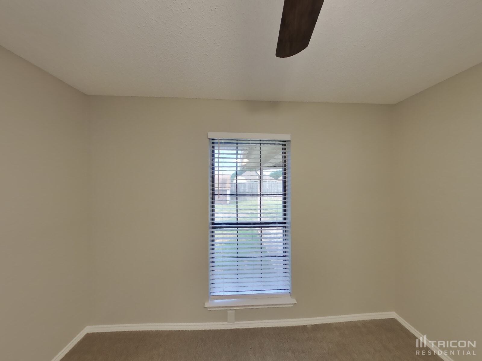 Building Photo - 721 Parkview Dr